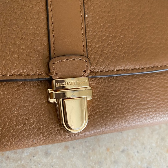 **SOLD **  MICHAEL KORS Tan Leather Tote w/ Wallet - Picture 12 of 16